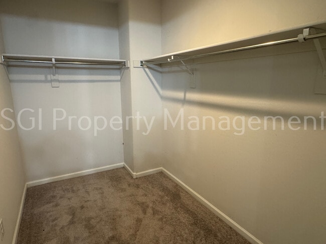 Building Photo - 2033 E Velvet Pl