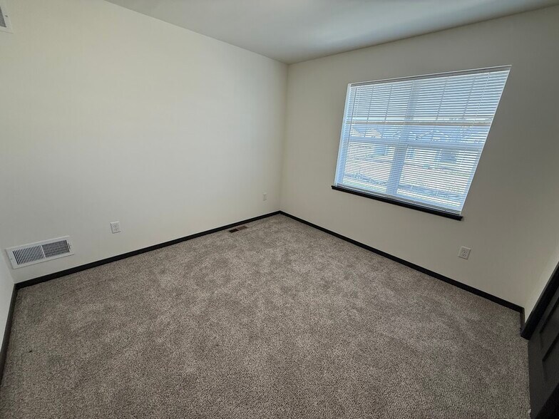 Building Photo - 4825 Suelo Rd