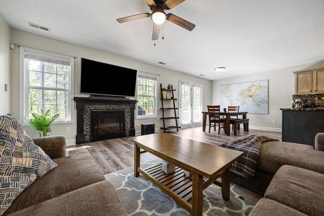Building Photo - Colonial Hills Hideaway - Fully Furnished Month to Month/Short Term Rental!