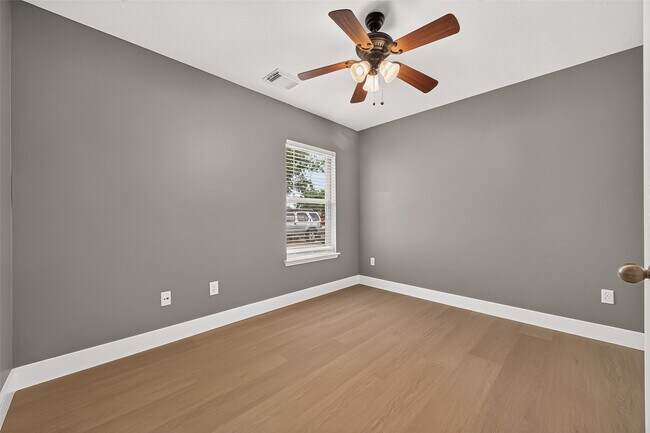 Building Photo - 22210 Bellow Glen Dr