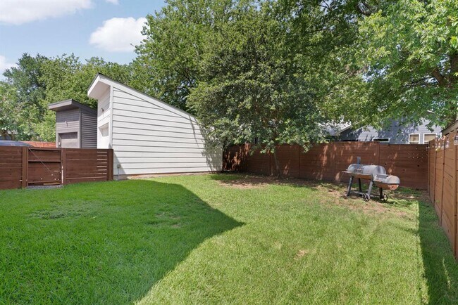 Building Photo - 2500 Southland Dr