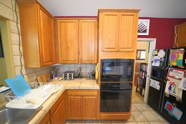 Building Photo - Gorgeous Home in the Coveted Greenshire Subdivision - Realtor Commission: $400