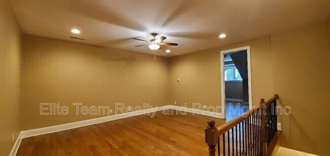 Building Photo - 550 Cottonfield Cir