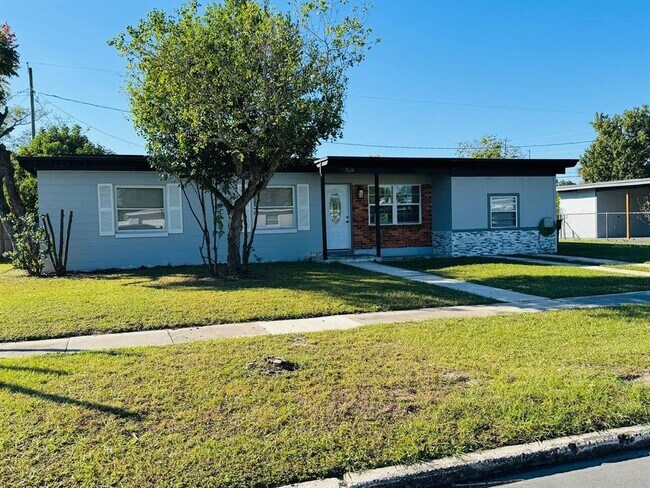 Building Photo - 7024 Moderna Way