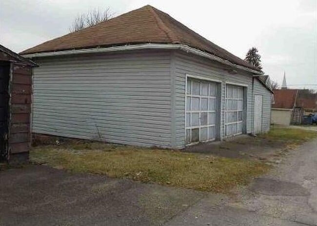 Building Photo - 164 E Main St