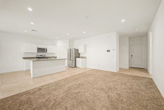 Building Photo - 1566 E Fletcher Dr