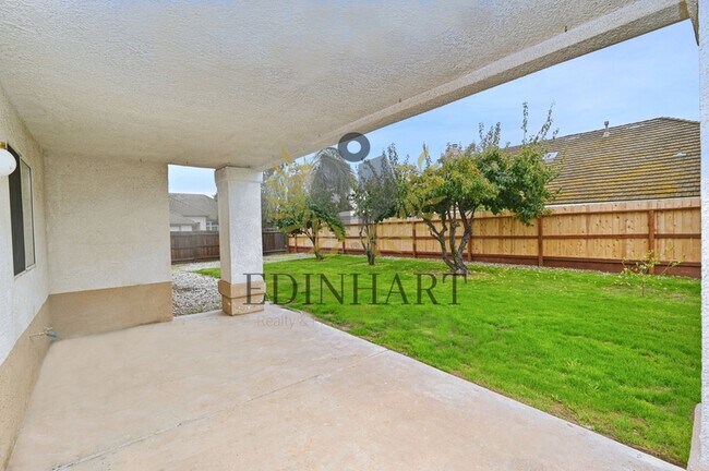 Building Photo - 2233 E Christopher Dr