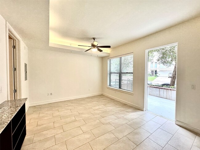 Building Photo - 2303 Mid Ln