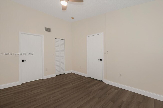 Building Photo - 3211 Sabal Palm Manor