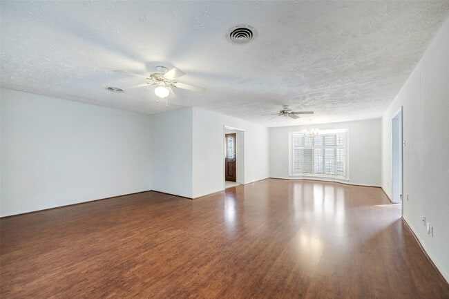 Building Photo - 8730 Cedarspur Dr