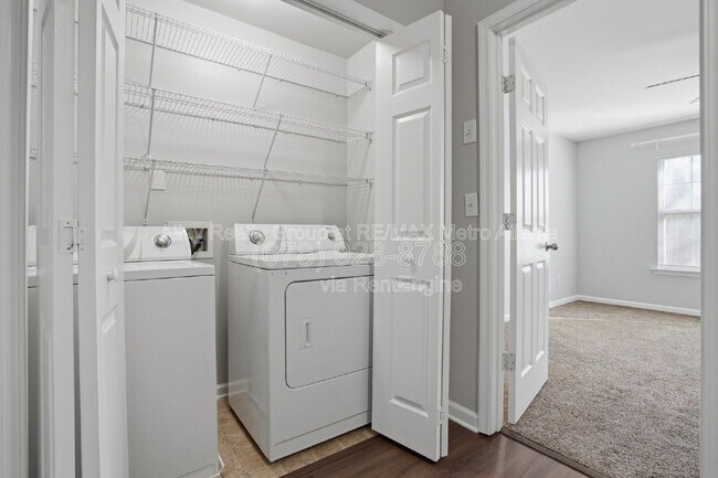 Building Photo - 648 Providence Pl SW