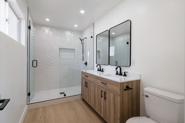 Building Photo - Central air conditioning!