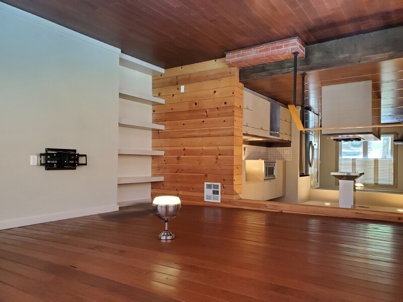 Building Photo - 356 Oak St