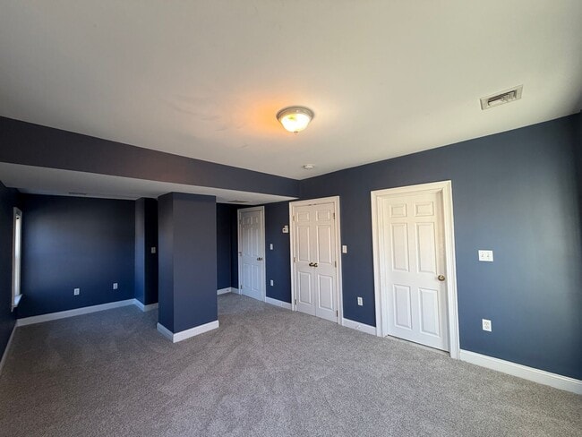 Building Photo - Move-In Ready Townhouse in North Billerica – Unbeatable Transit Access!