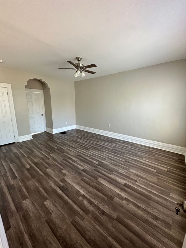 Building Photo - Beautiful Upper Unit in Duplex on Marcum Park Downtown!!!!