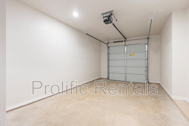 Building Photo - 103 Lost Trl