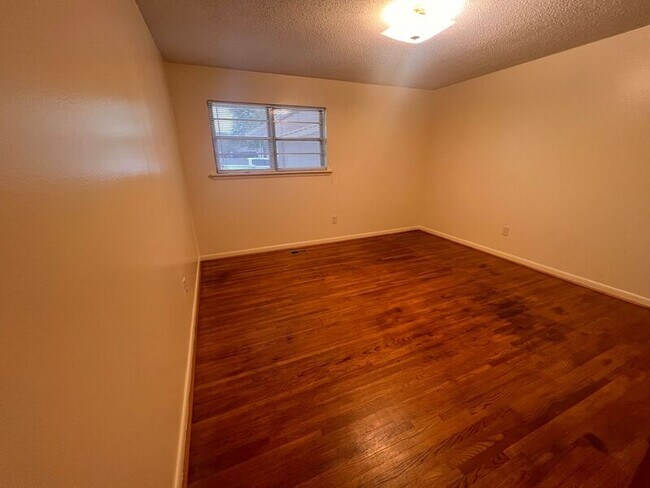 Building Photo - 6709 Sandpiper Dr