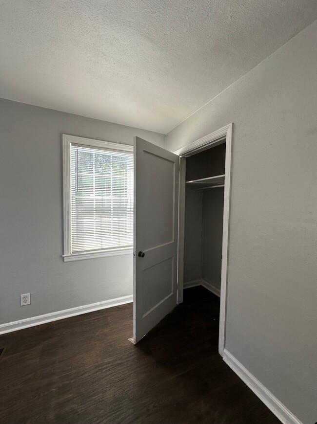 Building Photo - 2309 Lorraine Dr