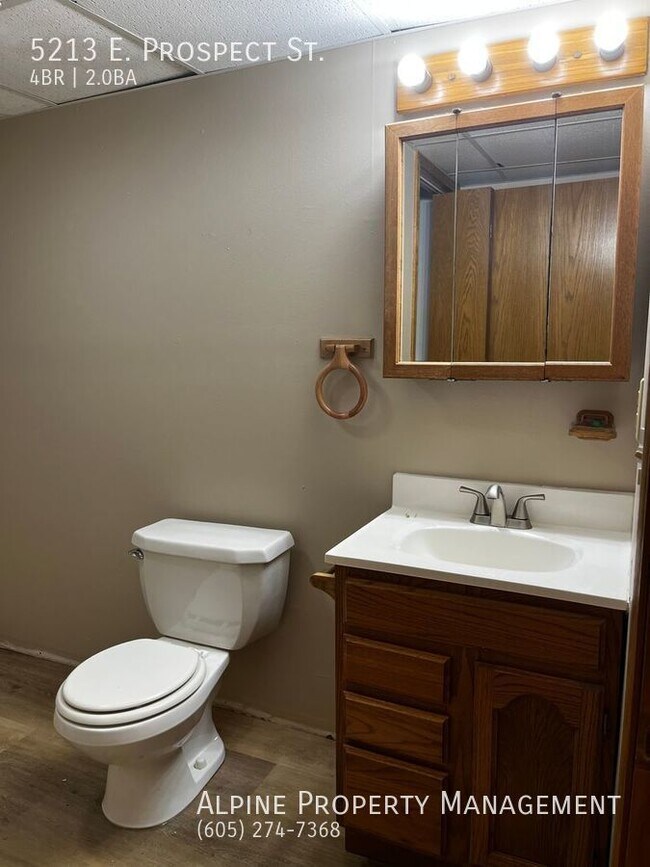 Building Photo - Newly Renovated 4 Bed/2 Bath East Side Ran...