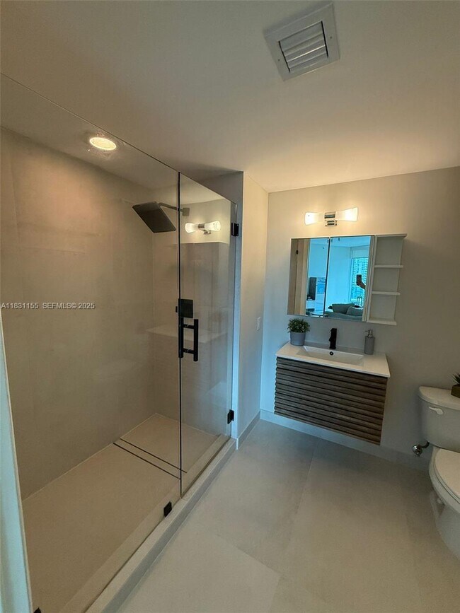 Building Photo - 350 S Miami Ave