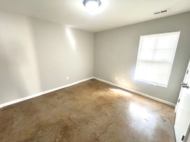 Building Photo - 1523 Jordan Rd