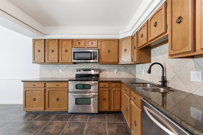 Building Photo - 8614 Oakford Dr