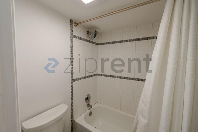 Building Photo - Unit C110