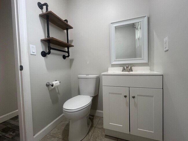 Building Photo - 838 SE Proctor Ln