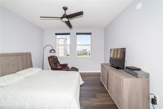 Building Photo - 17150 N Bay Rd