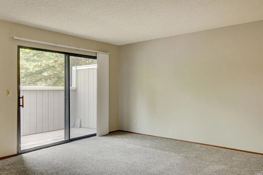 Building Photo - 165 Oddstad Dr