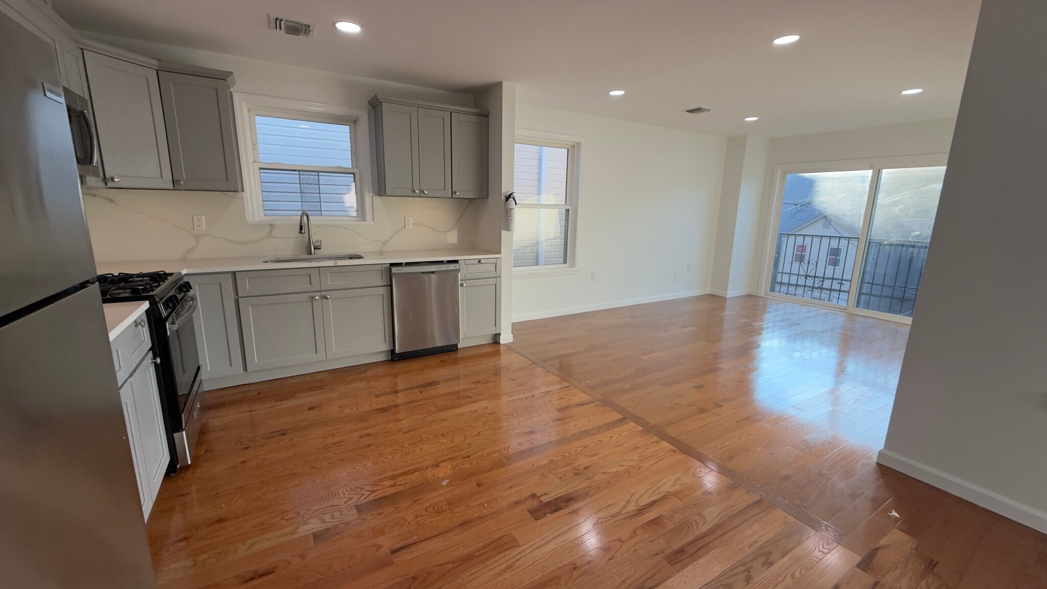 Building Photo - 499 S 18th St