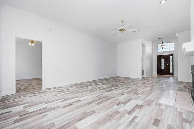 Building Photo - 4157 Longwood Cir