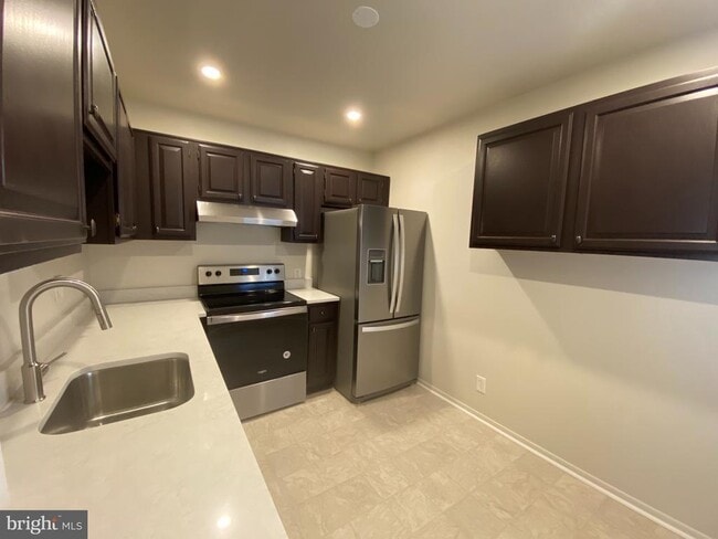 Building Photo - 2562 Glengyle Dr