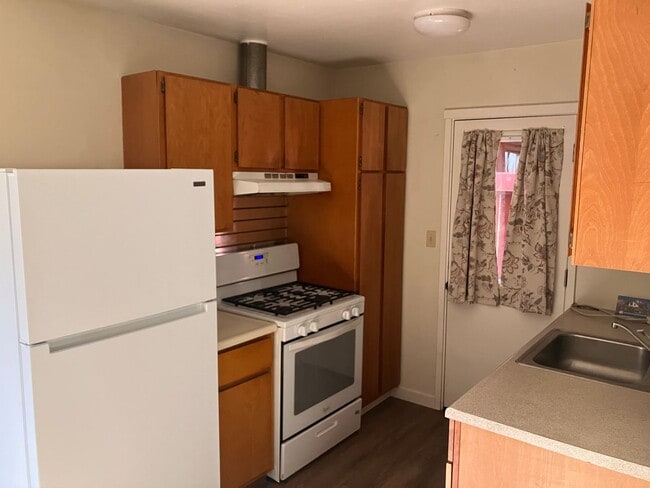 Building Photo - Quiet private one level cabin