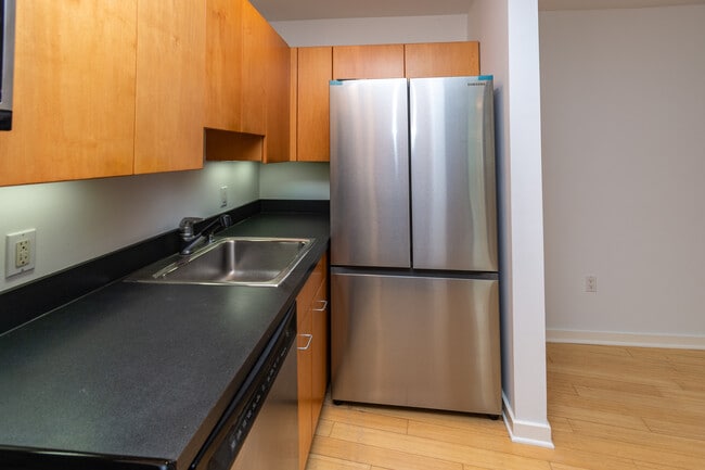 Building Photo - 36 Moore St