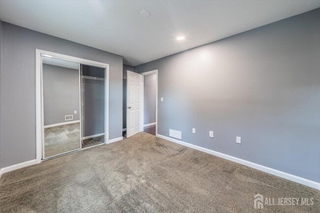 Building Photo - 846 Voorhees Ave
