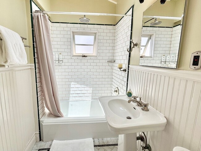 Building Photo - 1205O | Spanish Beach Bungalow Retreat | M...