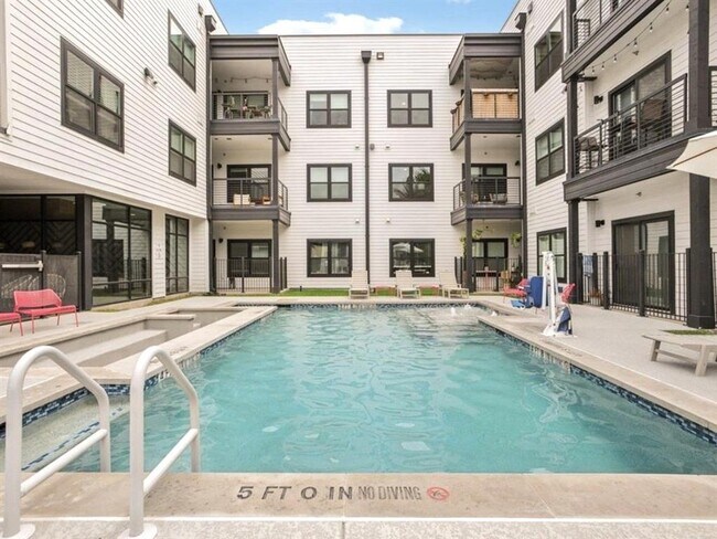 Building Photo - 3101 Govalle Ave