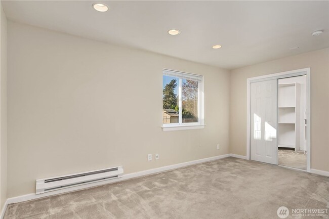 Building Photo - 5Bd/2Ba Shoreline House
