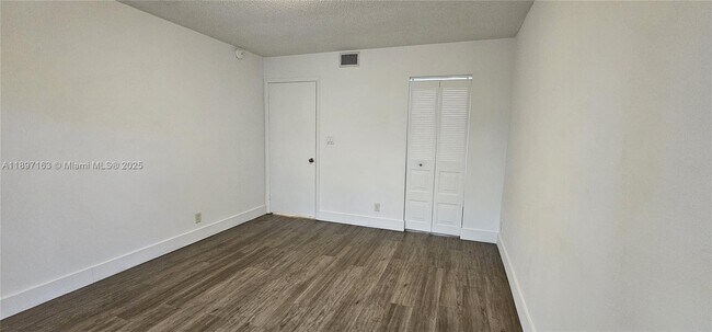 Building Photo - 8100 Geneva Ct
