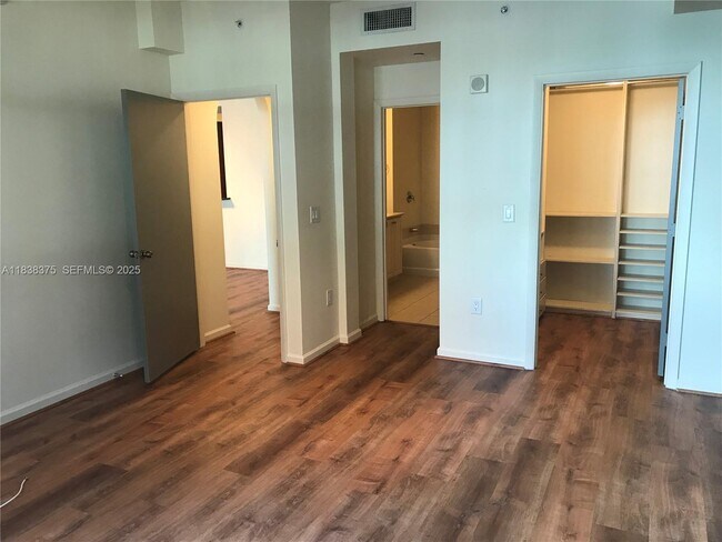 Building Photo - 3340 NE 190th St