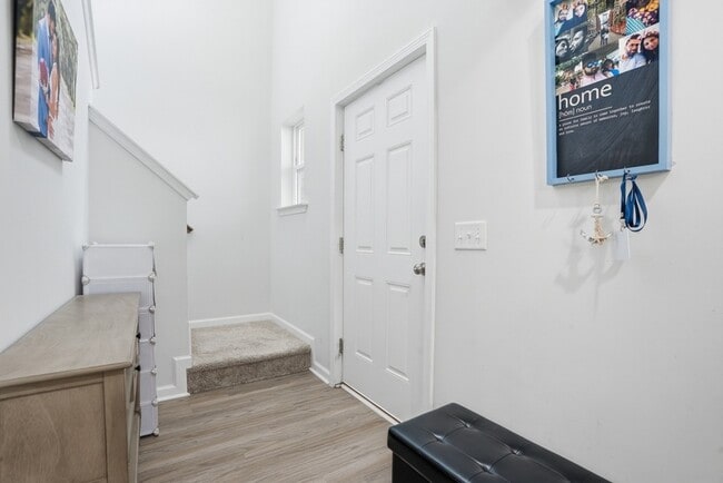 Building Photo - 17 Crown Ct