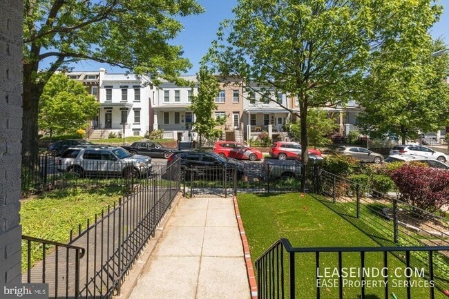 Building Photo - 624 Irving St NW