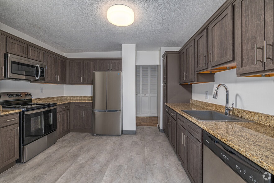 2BR, 2BA - 1,699SF - Kitchen - The PIERRE Apartments