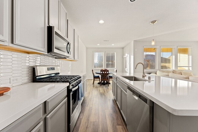 Building Photo - 9415 Summer River Dr