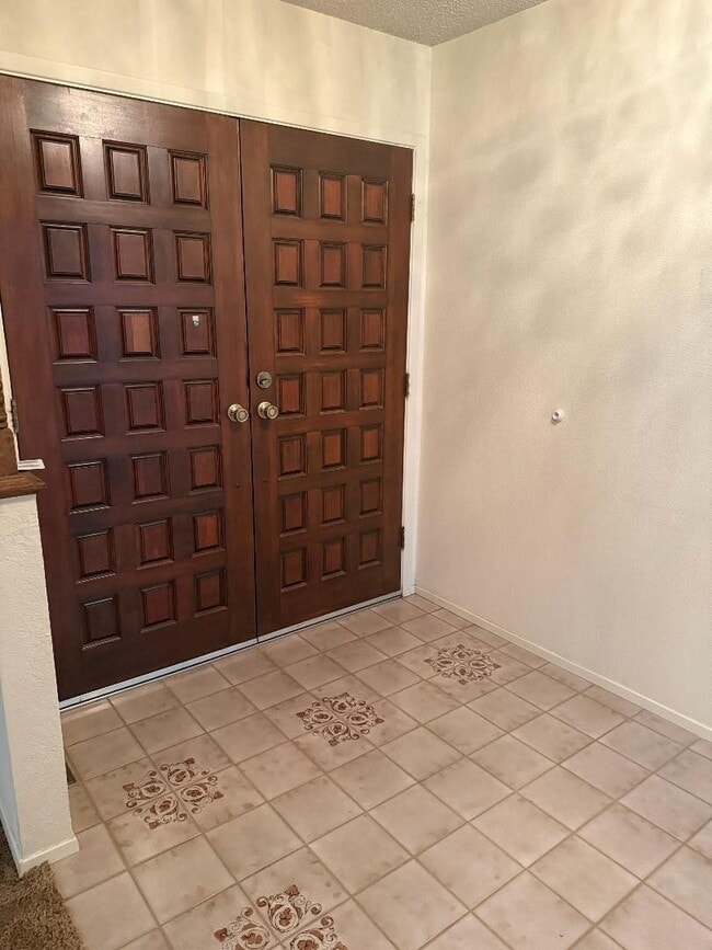 Building Photo - Large Vintage Home Available