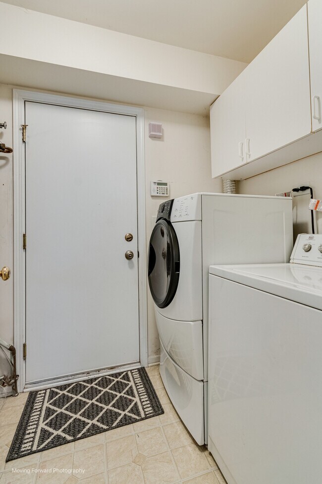 Building Photo - 2417 Stoughton Cir