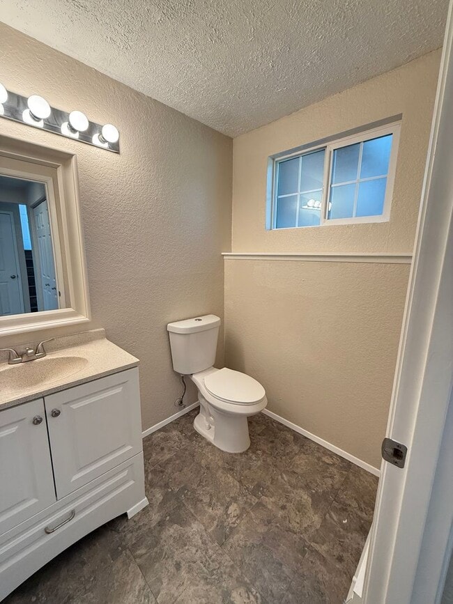 Building Photo - 8721 Shadow Wood Dr