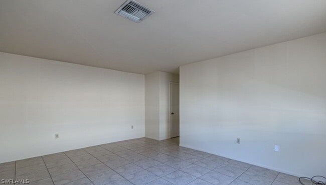 Building Photo - 3675 Estey Ave