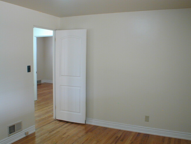 Building Photo - House For Lease